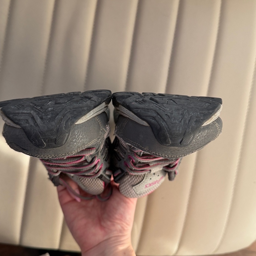 Asics Gray and Pink Athletic Sneakers 7.5 - Picture 6 of 9
